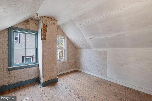 10 CONVENT RD, Aston, PA 19014