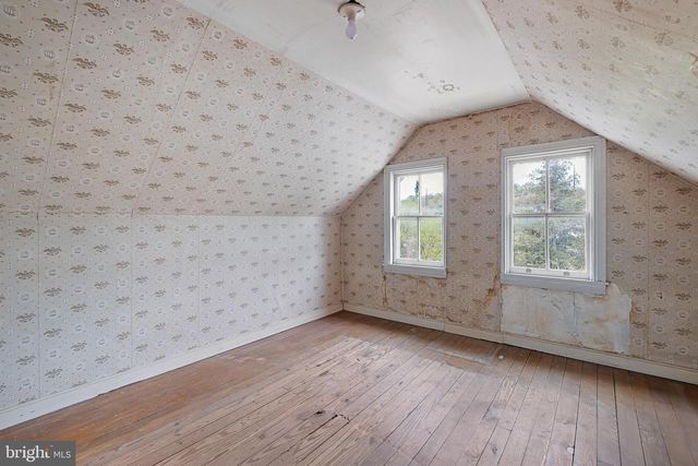 10 CONVENT RD, Aston, PA 19014