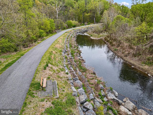 10 CONVENT RD, Aston, PA 19014