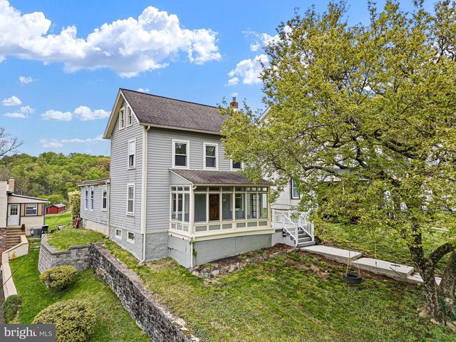 10 CONVENT RD, Aston, PA 19014