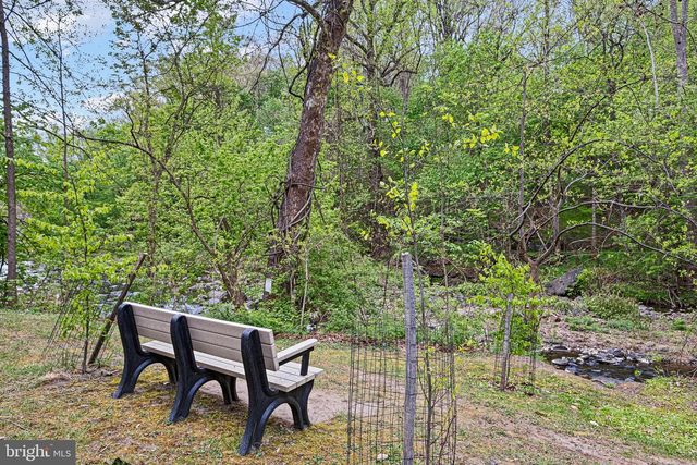 10 CONVENT RD, Aston, PA 19014