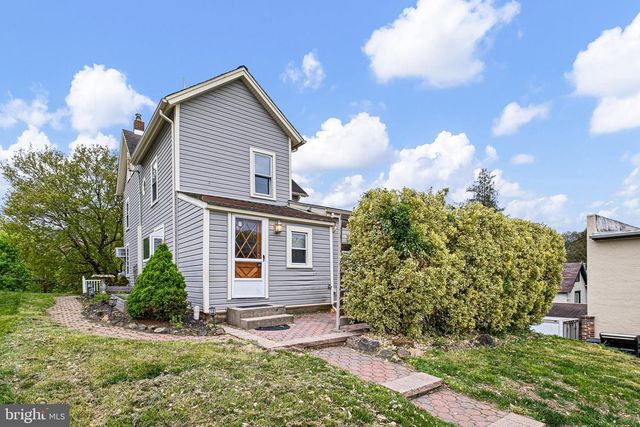 10 CONVENT RD, Aston, PA 19014