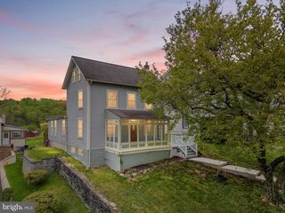 10 CONVENT RD, Aston, PA 19014