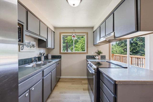 6109 N Oxford Dr, Spokane, WA 99208