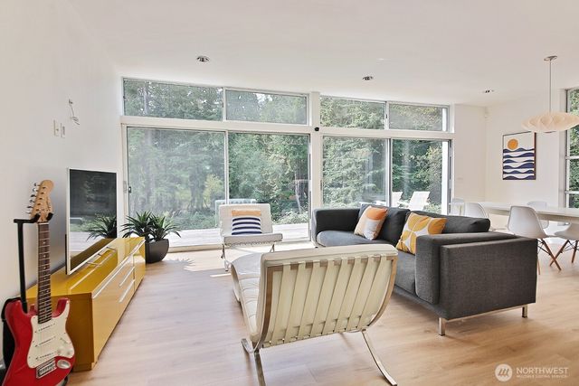 4645 Handy Road, Clinton, WA 98236