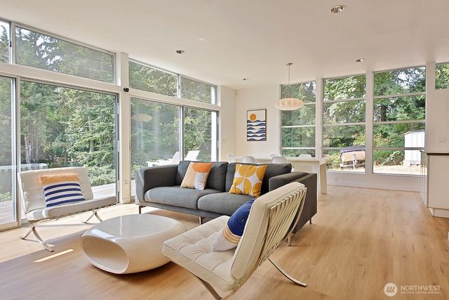 4645 Handy Road, Clinton, WA 98236