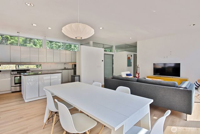 4645 Handy Road, Clinton, WA 98236