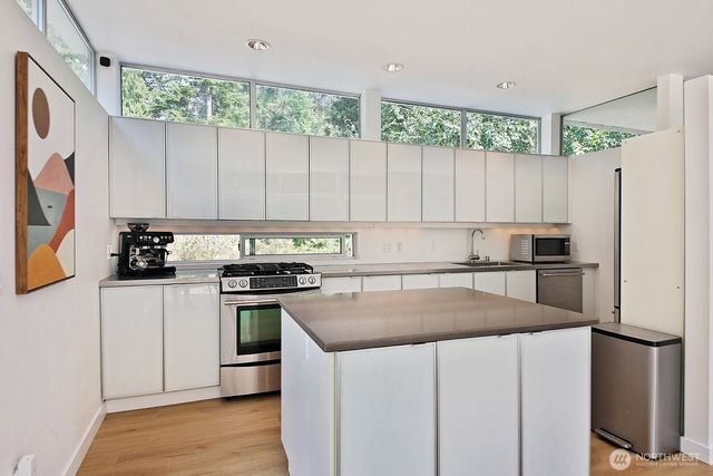 4645 Handy Road, Clinton, WA 98236