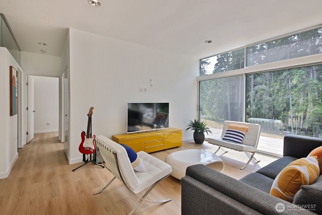 4645 Handy Road, Clinton, WA 98236