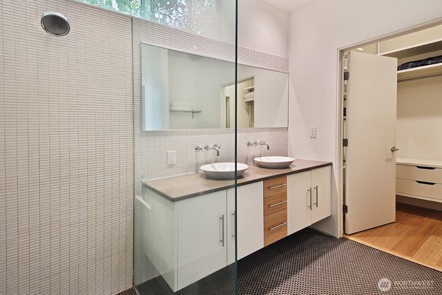 4645 Handy Road, Clinton, WA 98236