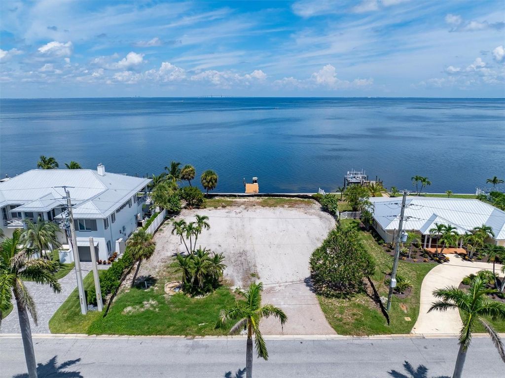 659 KEY ROYALE DRIVE, HOLMES BEACH, FL 34217 — exterior