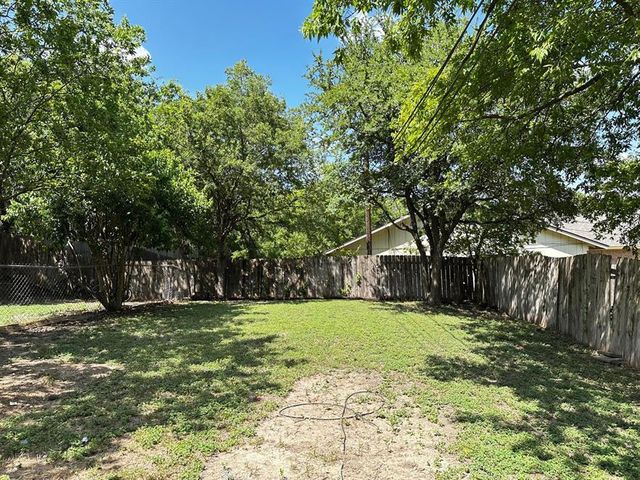 1102 Hickory Grove DR B, Austin, TX 78753