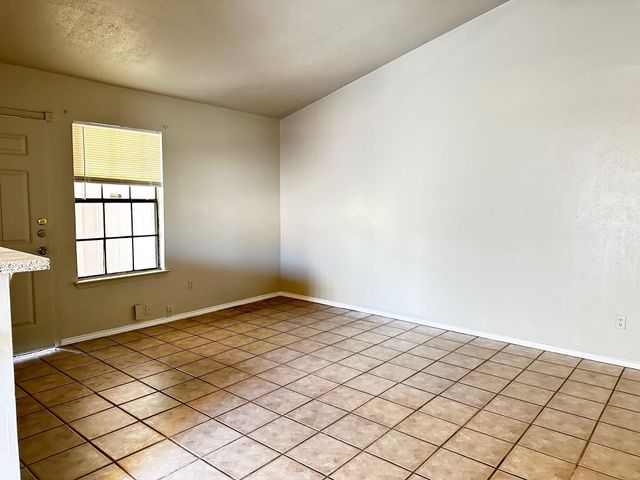 1102 Hickory Grove DR B, Austin, TX 78753