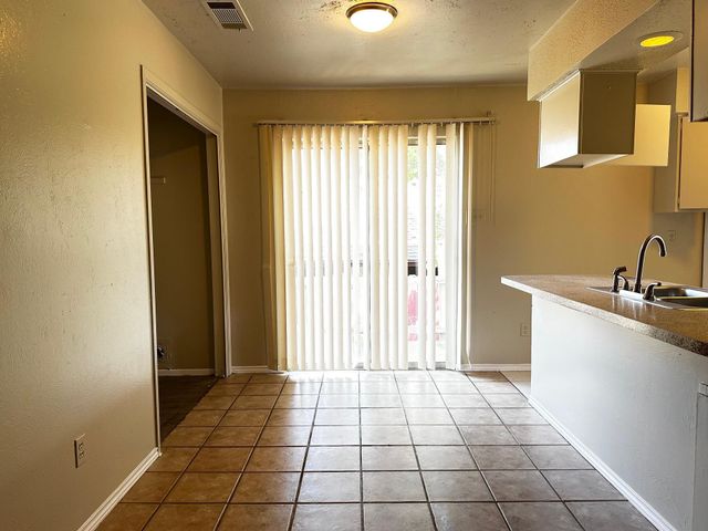 1102 Hickory Grove DR B, Austin, TX 78753