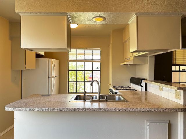 1102 Hickory Grove DR B, Austin, TX 78753