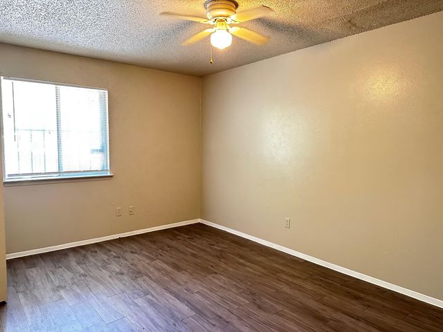 1102 Hickory Grove DR B, Austin, TX 78753