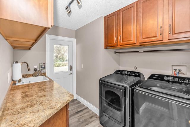 404 GLEN ABBEY LANE, Debary, FL 32713