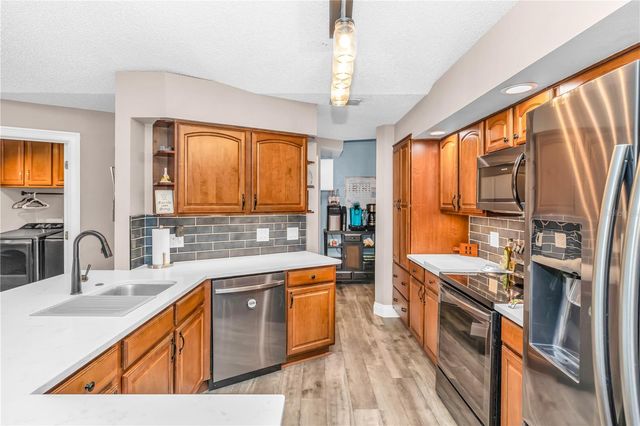 404 GLEN ABBEY LANE, Debary, FL 32713