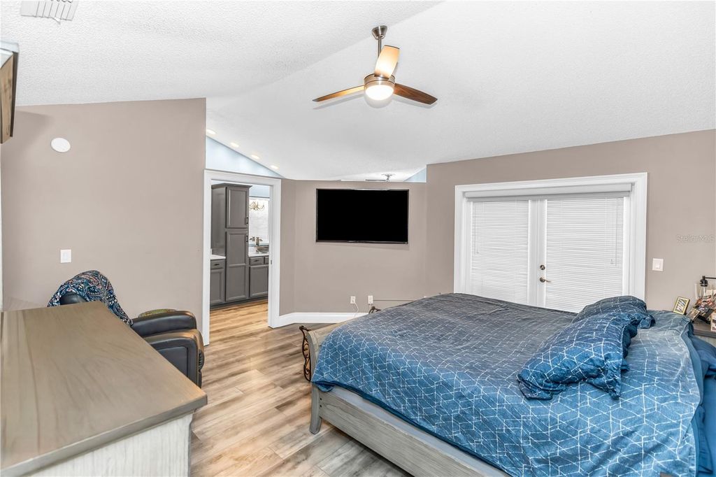 Image 11 of property listing at 404 GLEN ABBEY LANE, Debary, FL 32713