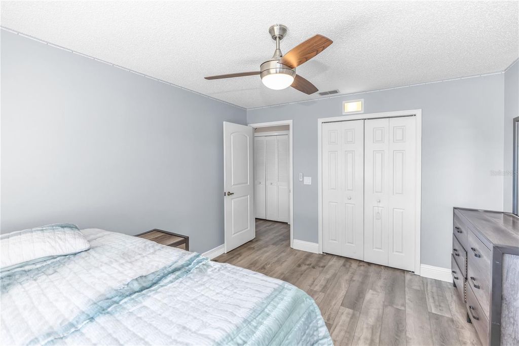 Image 16 of property listing at 404 GLEN ABBEY LANE, Debary, FL 32713