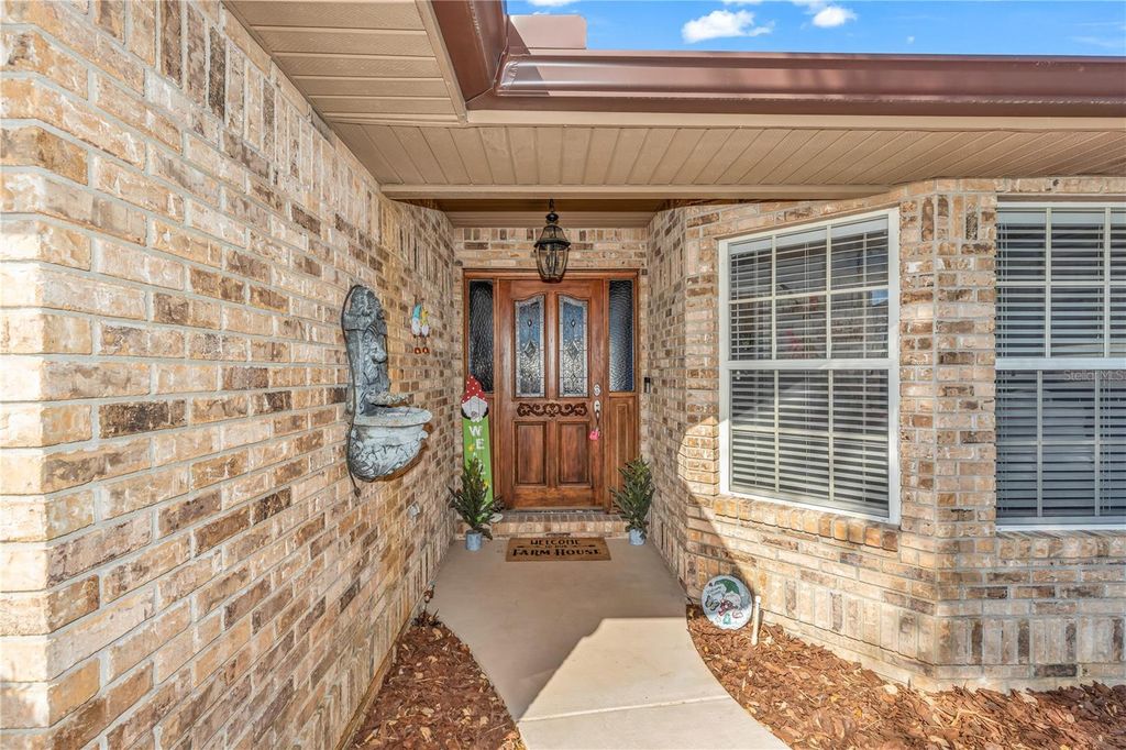 Image 3 of property listing at 404 GLEN ABBEY LANE, Debary, FL 32713