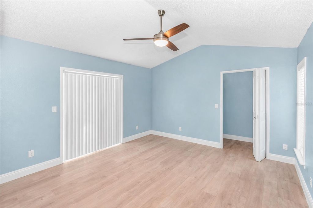 Image 22 of property listing at 404 GLEN ABBEY LANE, Debary, FL 32713