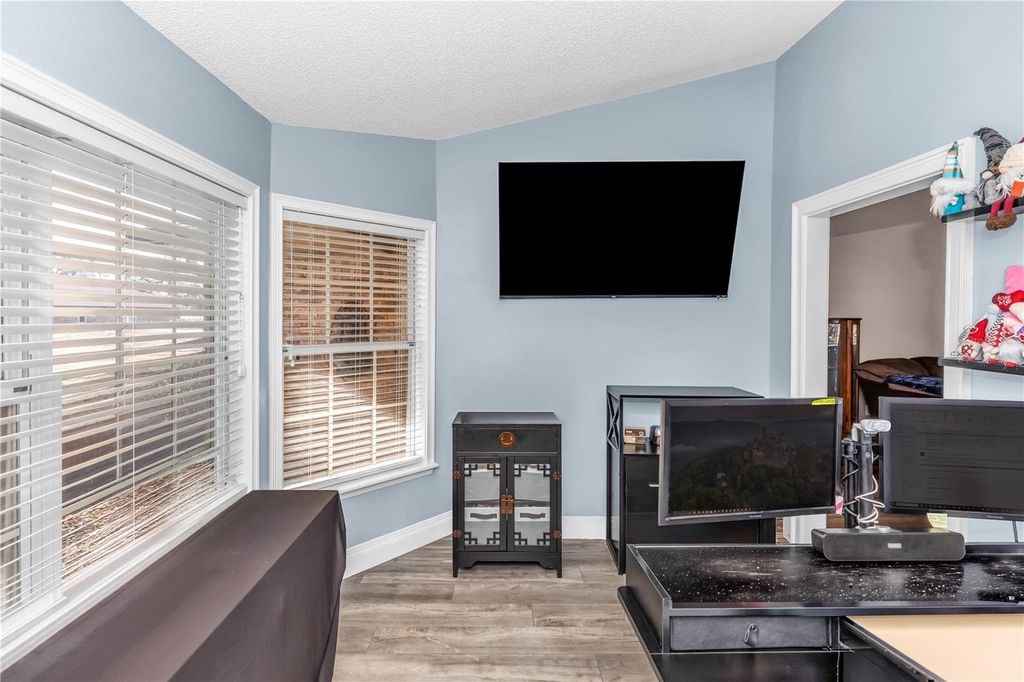 Image 23 of property listing at 404 GLEN ABBEY LANE, Debary, FL 32713