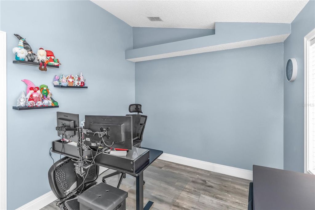 Image 24 of property listing at 404 GLEN ABBEY LANE, Debary, FL 32713