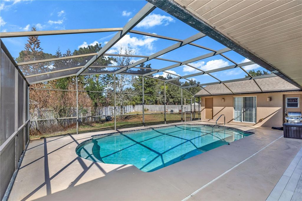 Image 27 of property listing at 404 GLEN ABBEY LANE, Debary, FL 32713