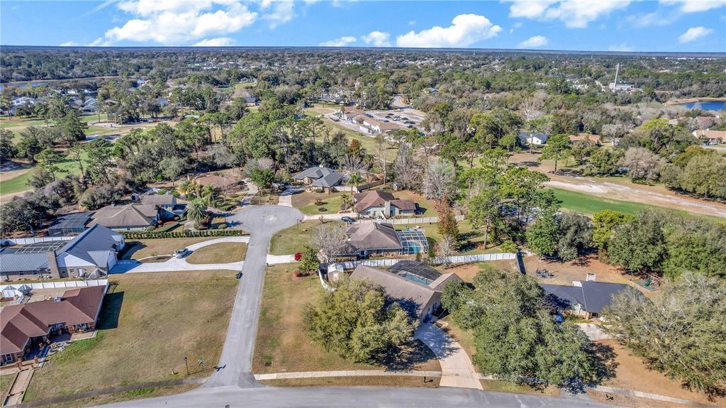 Image 32 of property listing at 404 GLEN ABBEY LANE, Debary, FL 32713