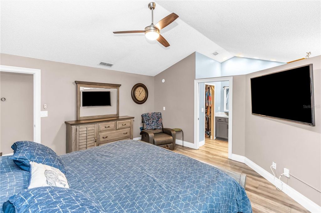 Image 10 of property listing at 404 GLEN ABBEY LANE, Debary, FL 32713