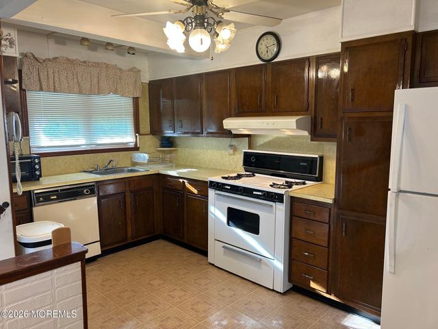 108 Newark Avenue, Union Beach, NJ 07735