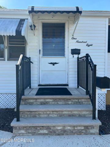 108 Newark Avenue, Union Beach, NJ 07735