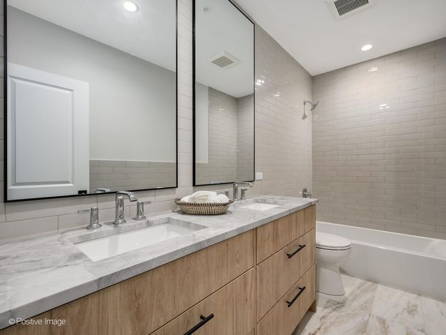 3714 N Claremont Avenue, Chicago, IL 60618
