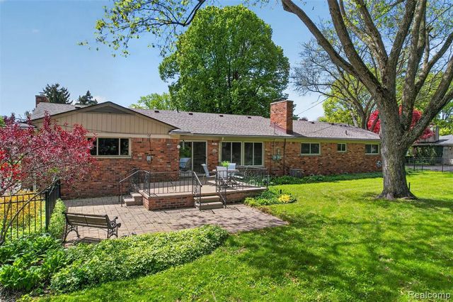 857 Helston Road, Bloomfield Village, MI 48304