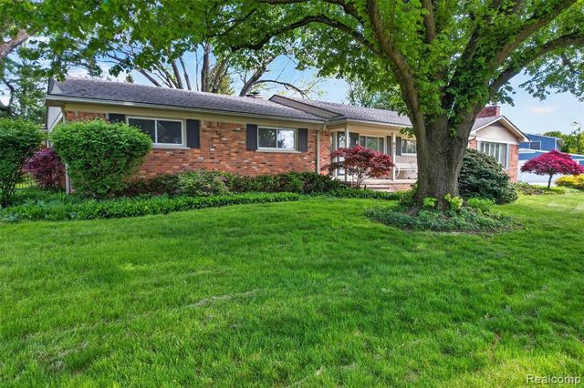 857 Helston Road, Bloomfield Village, MI 48304