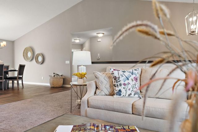 6815 91st Street S, Cottage Grove, MN 55016