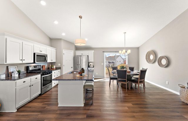 6815 91st Street S, Cottage Grove, MN 55016