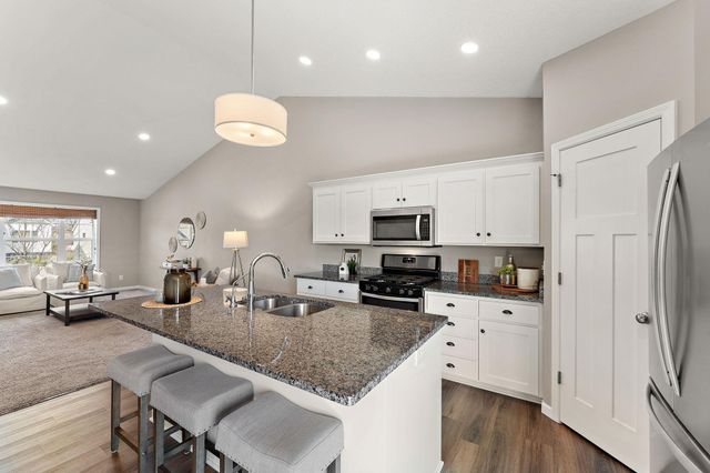 6815 91st Street S, Cottage Grove, MN 55016