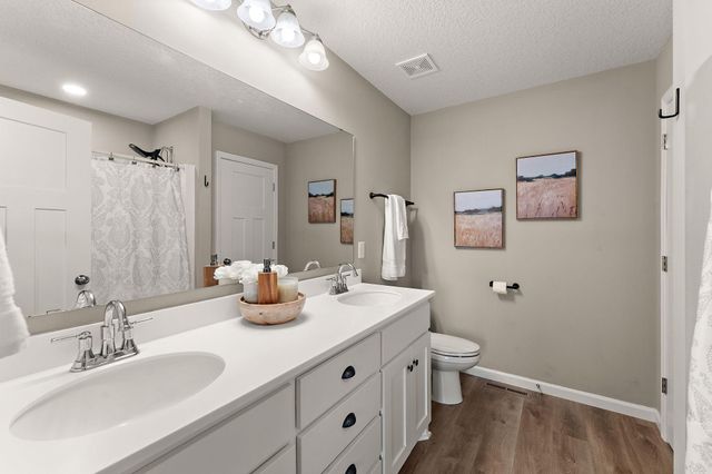 6815 91st Street S, Cottage Grove, MN 55016