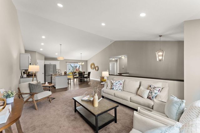 6815 91st Street S, Cottage Grove, MN 55016