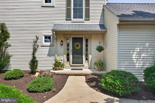 1290 CRESTVIEW DR, Denver, PA 17517