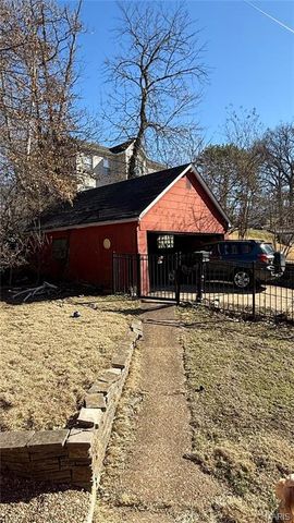 7396 Arlington Drive, St Louis, MO 63117