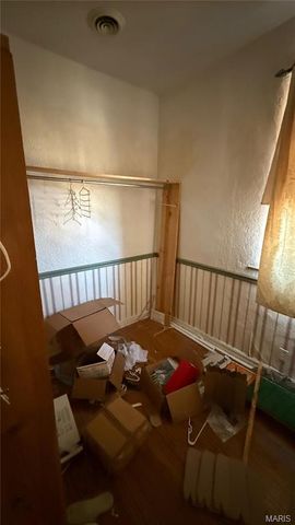 7396 Arlington Drive, St Louis, MO 63117