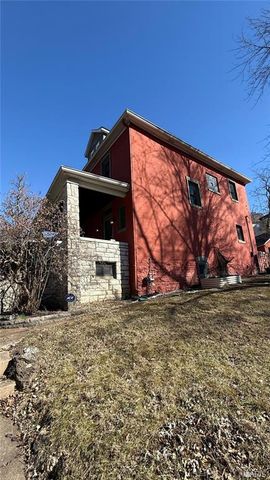 7396 Arlington Drive, St Louis, MO 63117