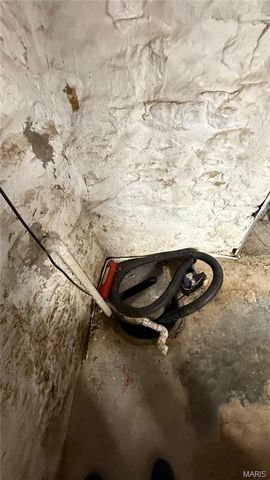 7396 Arlington Drive, St Louis, MO 63117