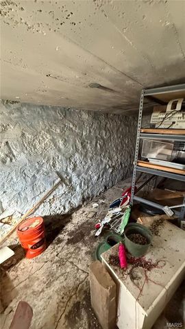 7396 Arlington Drive, St Louis, MO 63117