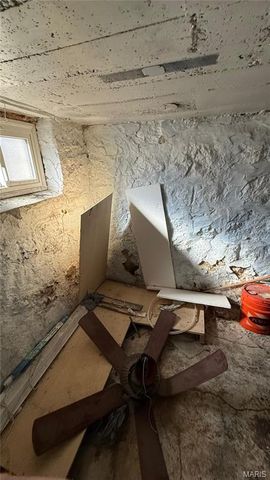 7396 Arlington Drive, St Louis, MO 63117