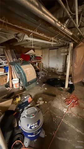 7396 Arlington Drive, St Louis, MO 63117