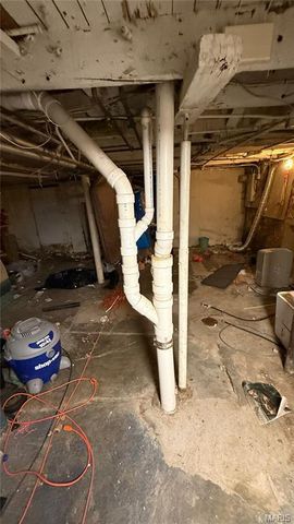 7396 Arlington Drive, St Louis, MO 63117